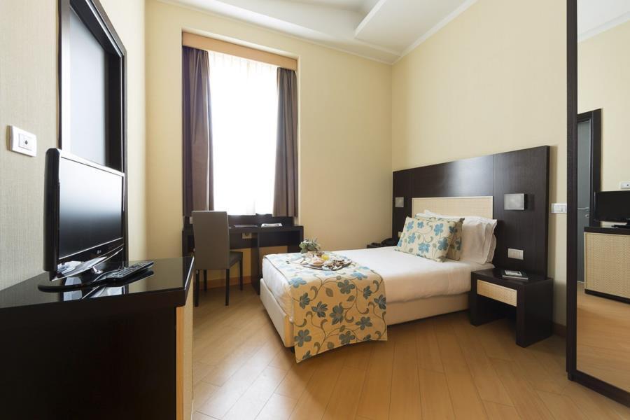 Hotel Napoli Esterno foto